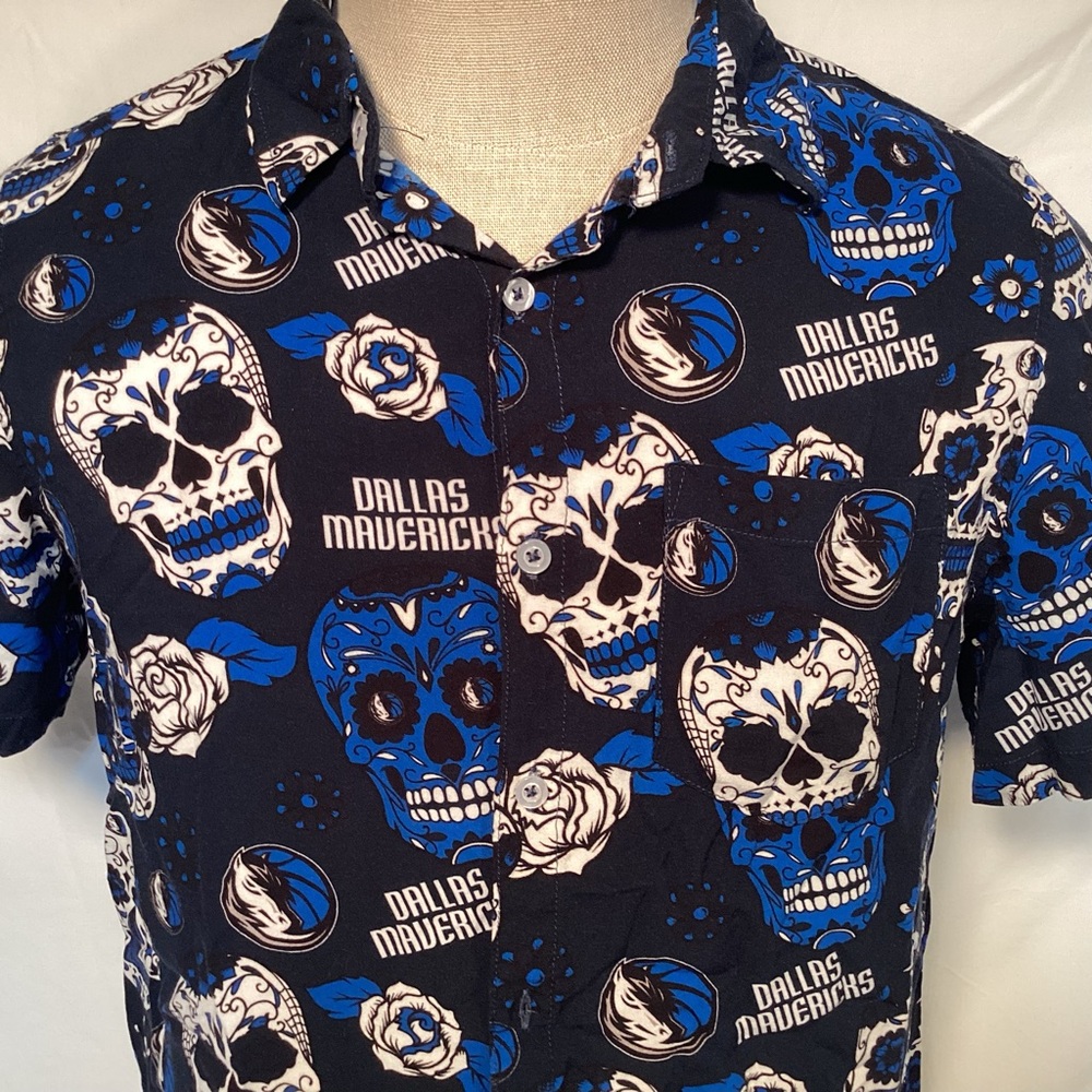 Dallas Mavericks Basketball Day Of The Dead Button Up Shirt Men’s Size Medium - Picture 2 of 12